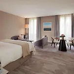 The St. Regis מלון