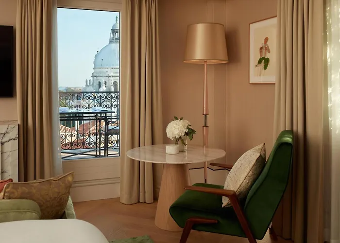 호텔 The St. Regis 5*