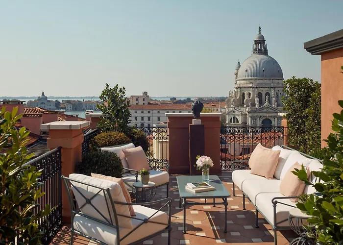 Ξενοδοχείο The St. Regis 5*