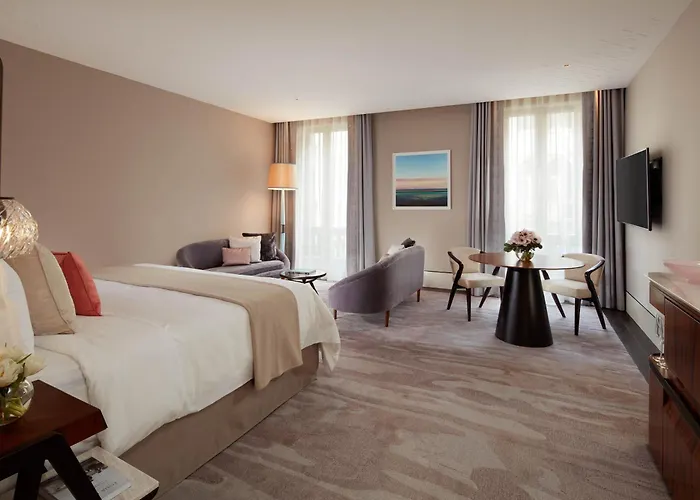 The St. Regis 호텔
