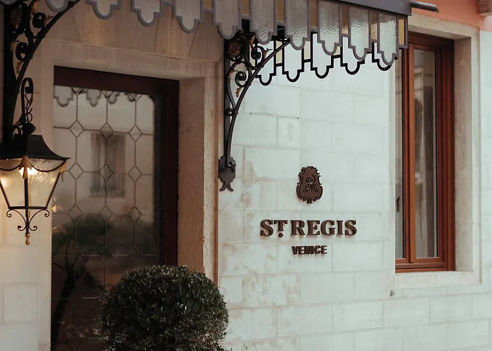 호텔 The St. Regis 5*