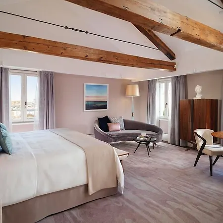 ホテル The St. Regis