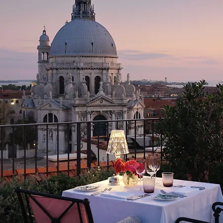 The St. Regis 5*
