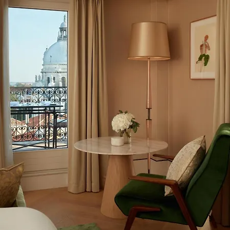 Ξενοδοχείο The St. Regis 5*