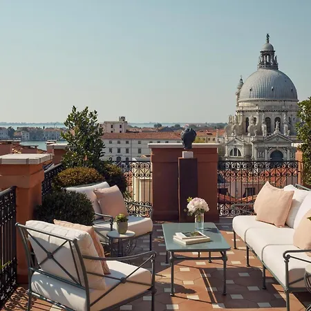 Ξενοδοχείο The St. Regis 5*