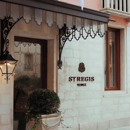 Ξενοδοχείο The St. Regis 5*